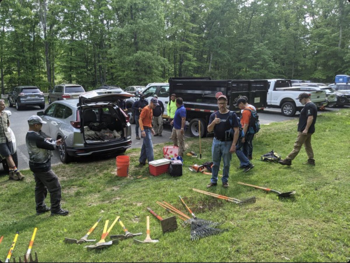 JORBAorg's tweet image. Courtesy of our friend Mr Gockel, some pictures of the trail maintenance today at Chimney Rock. Looks like a solid crew was out there today.