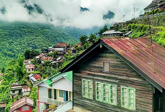 rameshpandeyifs's tweet photo. Khonoma was declared the first ‘Green Village,’ in Nagaland and also the first in Asia, in 2005, and is known for protecting wildlife.
Khonoma Nature Conservation &amp; Tragopan Sanctuary (KNCTS), a conservation reserve, won the India Biodiversity Awards 2021 today. https://t.co/Vb4rZ5f69Z