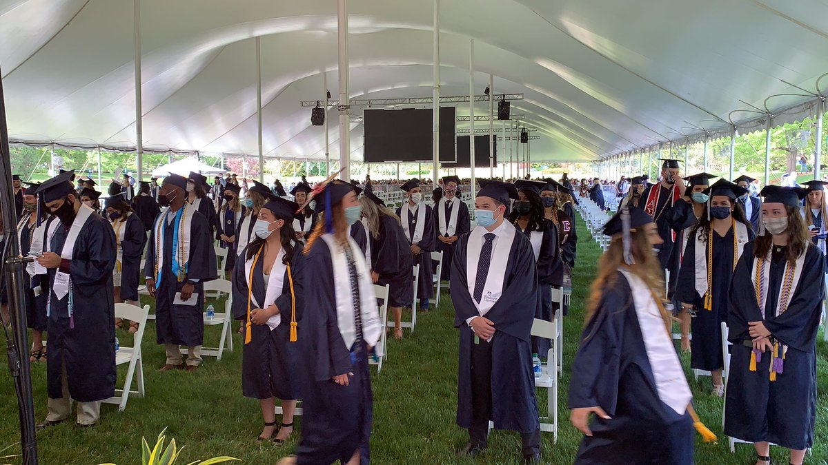 ElmhurstDPS's tweet photo. Congrats to all of our 2021 Elmhurst Bluejay Graduates! We celebrate you and your accomplishments today, and we wish you success and happiness as you move to the next chapters of your lives! https://t.co/xNRsXjQbew