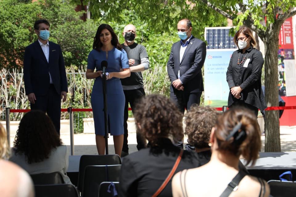 Amb_LenditaH's tweet photo. Ieri, alla #BiennaleArchitettura2021, abbiamo inaugurato il Padiglione del Kosovo 🇽🇰, a cura di #MaksutVezgishi, dal titolo “Containporary”, che esprime la più nobile missione dell’architettura.

#Terra #uomo #biodiversità #urbanizzazioneglobale #pianificazione #sostenibilità https://t.co/n8E3rh1TEp
