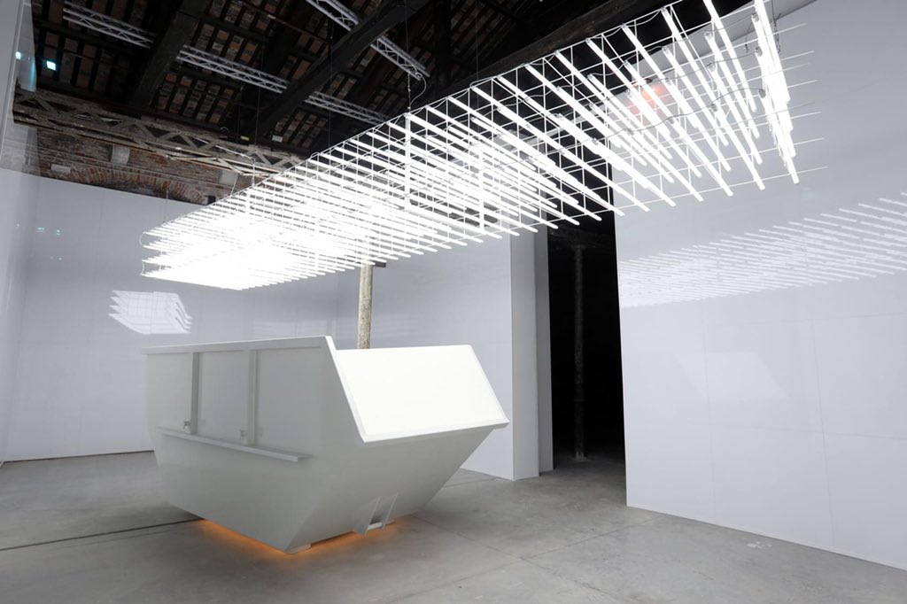 Amb_LenditaH's tweet photo. Ieri, alla #BiennaleArchitettura2021, abbiamo inaugurato il Padiglione del Kosovo 🇽🇰, a cura di #MaksutVezgishi, dal titolo “Containporary”, che esprime la più nobile missione dell’architettura.

#Terra #uomo #biodiversità #urbanizzazioneglobale #pianificazione #sostenibilità https://t.co/n8E3rh1TEp