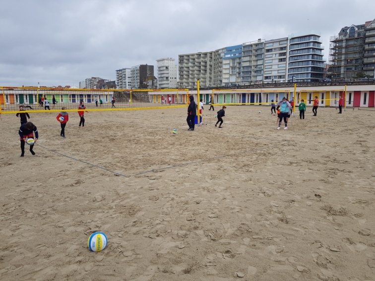HarnesVB's tweet photo. 🏖️[BEACH]🏐
Aujourd'hui, nos équipes #beachvolleyball se sont entraînées à #letouquetparisplage pour préparer les #CDFVolley. 👏 Merci au Touquet AC VB pour l'invitation ! https://t.co/j6XCQXwI2k