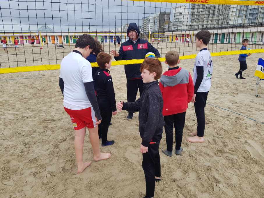 HarnesVB's tweet photo. 🏖️[BEACH]🏐
Aujourd'hui, nos équipes #beachvolleyball se sont entraînées à #letouquetparisplage pour préparer les #CDFVolley. 👏 Merci au Touquet AC VB pour l'invitation ! https://t.co/j6XCQXwI2k