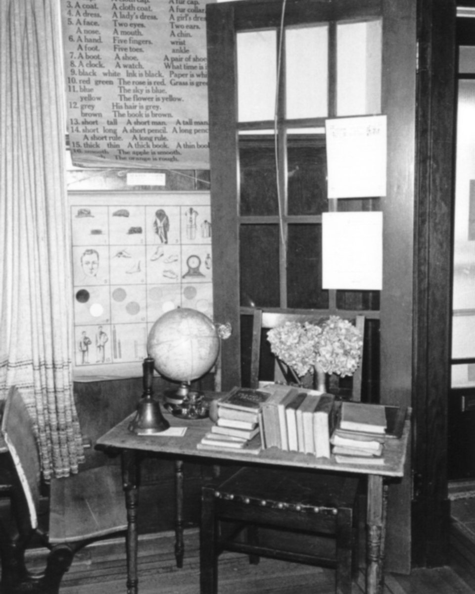 MRMArchives's tweet photo. #BCMuseumsWeek: Here's one of the earlier displays at the Maple Ridge Museum - a teacher's desk, English lesson charts, and a teacher's corner. (1996, P02922)
#mrmuseum #mapleridge #bcmuseums #bchistory #mapleridgebc #hellobc #fraservalley #pioneerlife #oneroomschoolhouse https://t.co/Kwthc3lou2