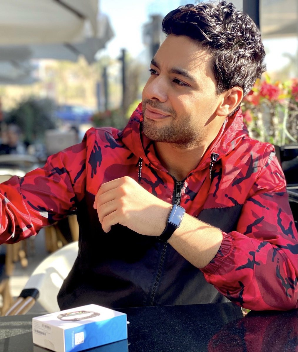 IdolAhmedGamal's tweet photo. تجربه جديدة مع السمارت باند و اول شاشة كبيرة في HONOR Band 6 ⚡️👌🏻
#HONORBand6 #ABigDifference #GoBeyond https://t.co/GeHOpfkVsz
