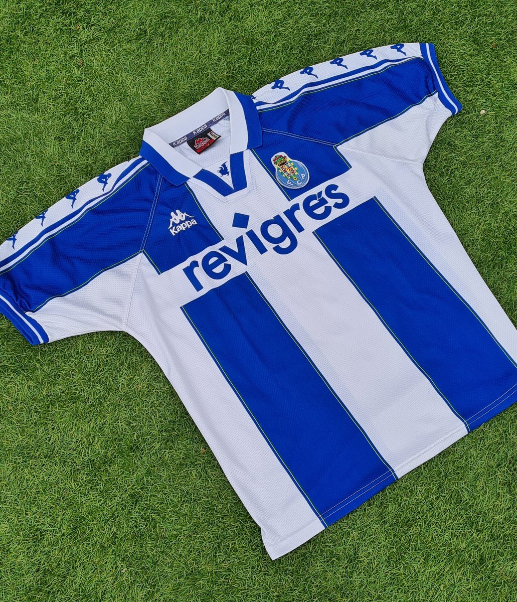 WinksFootball's tweet photo. Day six of seven days of KAPPA.
Os Dragões 1997-99 home shirt! 🔵⚪🇵🇹 Both the home & away from that season are stunning! 🐉
#FCPorto #Porto #KappaWeek #ShowMeYourKappa https://t.co/40jAE8dzVc