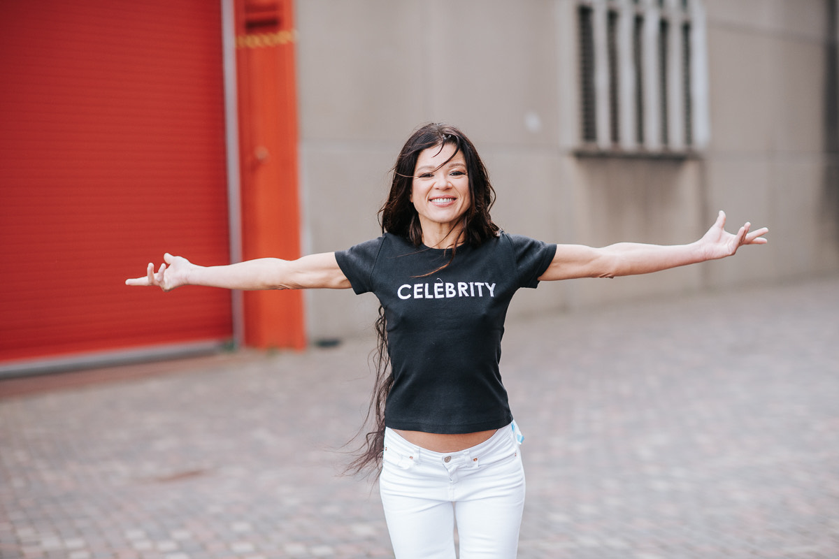 “Wild dances” by <a href="/RuslanaOfficial/">Ruslana</a> from Ukraine started with: "Hey, hey, hey!" She won the Eurovision Song Contest in 2004. Tonight we will welcome her in Open Up Daily at 8 p.m. Join us!

eurovisionvillage.com

📷: Gaby Jongenelen

#EurovisionVillage #EurovisionVillage2021