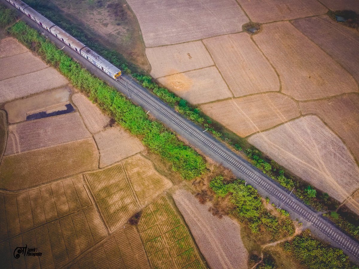 BoseSauvik's tweet photo. Amazing aerial view of Indian Railway...

#djimavicmini #IndianRailways #photooftheday #dronephotography https://t.co/V5jGvaJSes