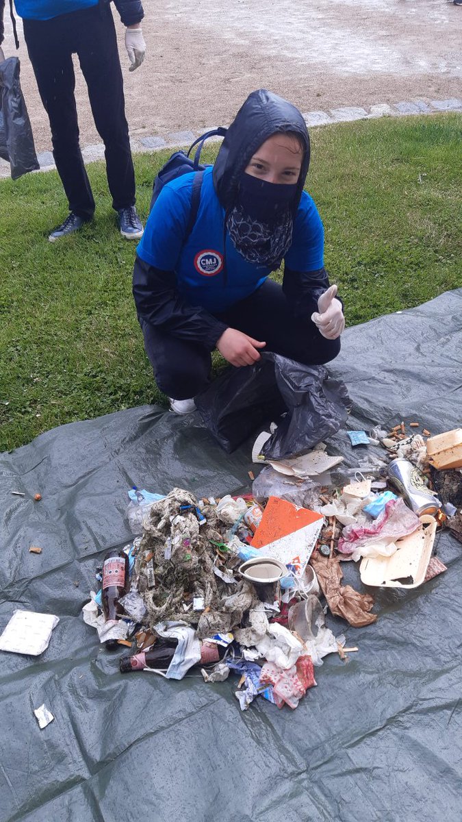 VilleSaintMalo's tweet image. CLEAN WALK / Belle collecte pour le Conseil Municipal des Jeunes de @VilleSaintMalo qui a organisé aujourd'hui une clean walk dans les rues de la cité.  Un engagement pour le climat soutenu et encouragé par le Maire @gilleslurton et les élus Abel Kinié et Elodie Farcot-Jaffrelot