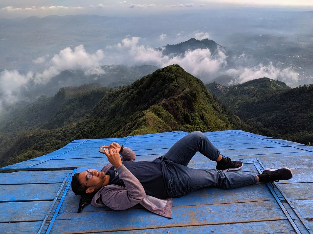 spiontengen's tweet photo. Nyoba ikutan #KevInEditing dengan file-file lawasan.
Loc : Gunung Telomoyo
Before After https://t.co/u3bA7D94fY