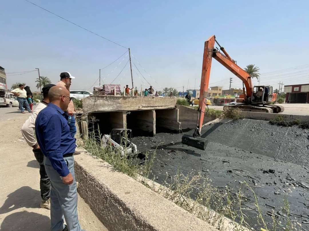 DiyalaEye's tweet photo. مدير ناحية بهرز نزار اللهيبي يعلن عن أنطلاق حملة كري وتنظيف نه�� خريسان من النفايات والأوساخ والترسبات الطينية من أجل إيصال المياه إلى مشاريع الماء وبالتالي تزويد مناطق الناحية بالماء الصالح للشرب. https://t.co/DhaNI7EgfA