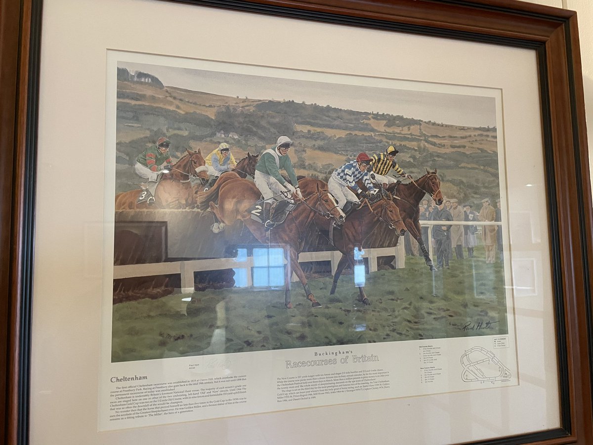 LeglockLuke's tweet photo. Gone for a romantic meal and the swines have this on the wall #countrymember #shorthead @MrSeniorMoment π¬ πππ https://t.co/rMfjqf5lTt