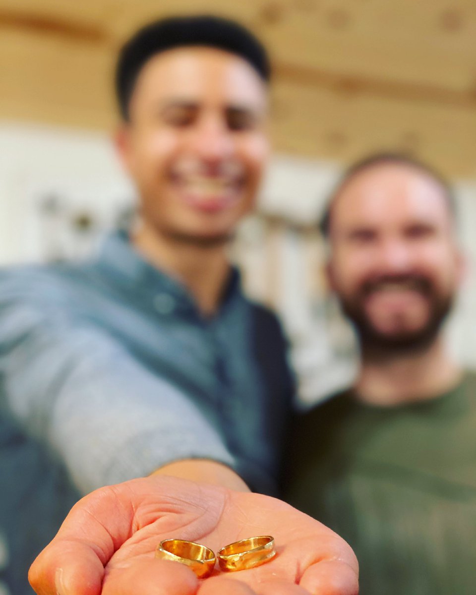 ringedPDX's tweet photo. Andre + Daniel picked up their rings this week. I straight up soar with joy when I see my clients so in love, thrilled to commit to each other and holding the rings that symbolize their love story.
#lgbtqwedding #equallywed #pride #mensvows #makeyourowmweddingrings #twogrooms https://t.co/S9ibYlWLNR