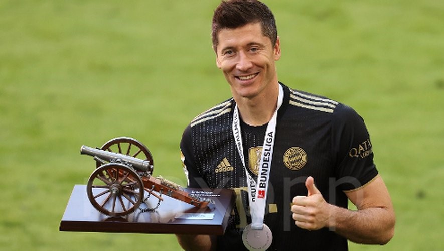 MidiLibreSports's tweet photo. #football : avec 41 buts, Robert #Lewandowski bat le record de #GerdMueller #Lewandowski41 https://t.co/LCXa44TIv3 https://t.co/j7zaj9FRnt