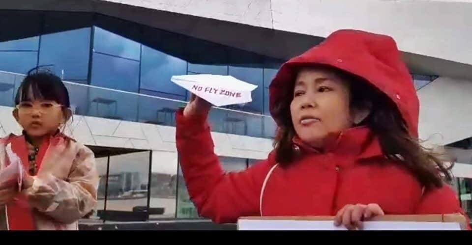 EiMonHtwe12's tweet photo. In Amsterdam, #NoFlyZoneInMyanmar campaign was held by Myanmar citizens. #WhatsHappeningInMyanmar  #May22Coup  https://t.co/6bt3ZYYi0j