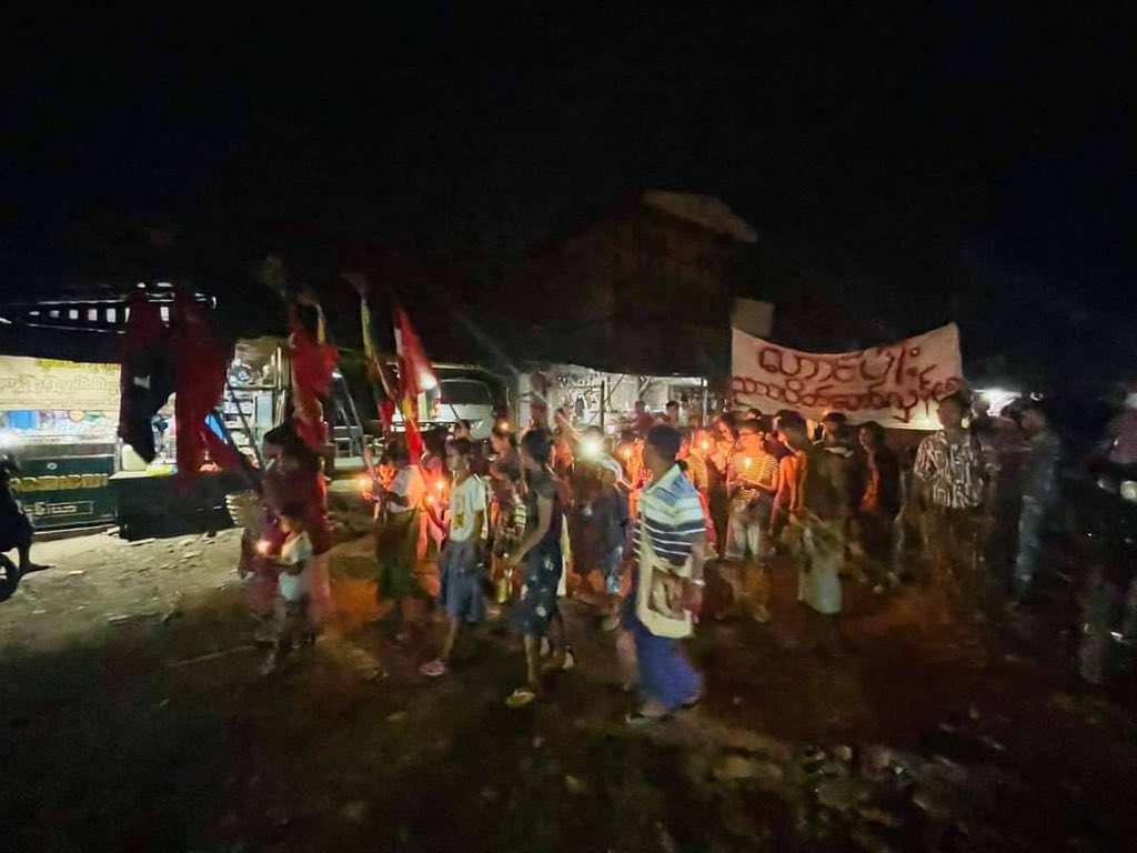 EiMonHtwe12's tweet photo. Anti-military coup night strike was staged in #Hpakant Township.  #WhatsHappeningInMyanmar  #May22Coup  #NoFlyZoneInMyanmar https://t.co/plPuEkNx8P