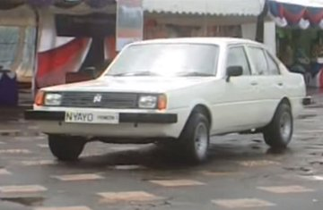 africaupdates's tweet photo. In 1986 Kenya🇰🇪 attempted to build cars🚘 "The Nyayo Pioneer car project", but the venture was poorly implemented and failed to take off.  

The project was initiated by then President, Daniel Arap Moi, who asked the University of Nairobi to develop and manufacture Kenyan cars. https://t.co/SEKdFQ6Hlg