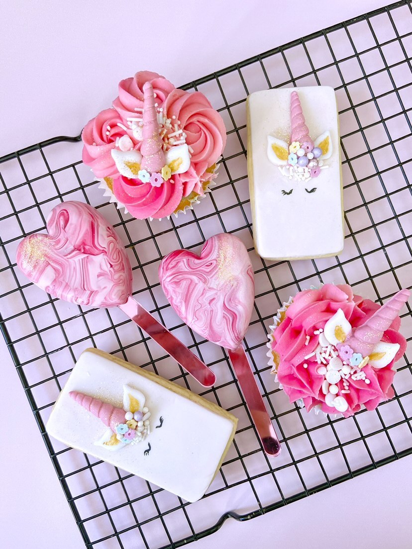 Cake_Angels's tweet photo. Those who don’t believe in magic will never find it 🦄🌈 How gorgeous are these from @whipandwhiskcakery?! - https://t.co/yD3hm0LgoT
#unicorn #unicorncake #unicorncupcakes #cupcakes #unicorns #baking #cakes #cupcakes #cakepopsicles #sprinkles #cute #pink #cupcakesprinkles https://t.co/cCZN7GFac8