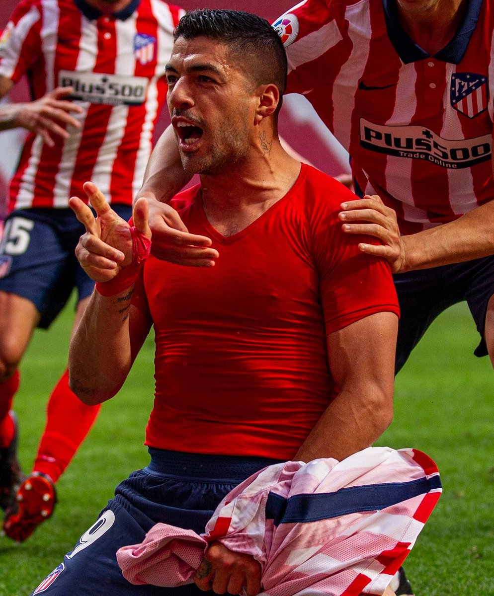 CuriosidadesEU's tweet photo. Tem que respeitar esse homem. Foi dispensado do Barcelona e está decidindo a La Liga. Monstro! https://t.co/HPoJTaQcZH