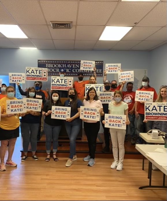 bridgetmfleming's tweet photo. Getting ready to door knock to #BringBackKate with @Brookhaven_Dems @KateBrowningNY @factsNreason @LaborersLocal66 @idonohue_23 @SuffolkDems @1109Cwa https://t.co/SUV36tOo7f