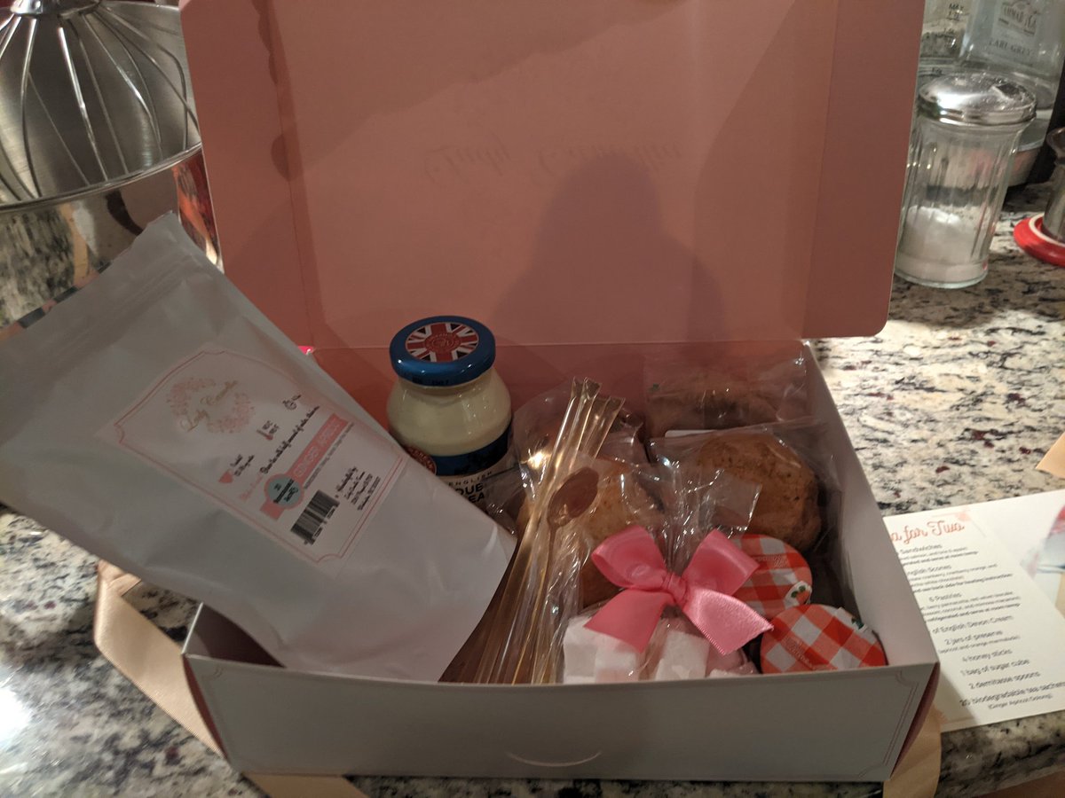 Iluvicedtea's tweet image. My boyfriend ROCKS. He got tea for 2 delivered to us for an anniversary surprise. So amazing! Thank you @LadyCamelliaTea for providing this gorgeous package! #dcmade #afternoontea