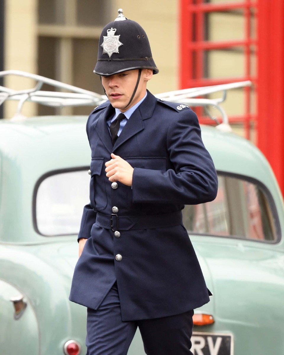 Pleasing the policeman. Harry Styles мой полицейский.