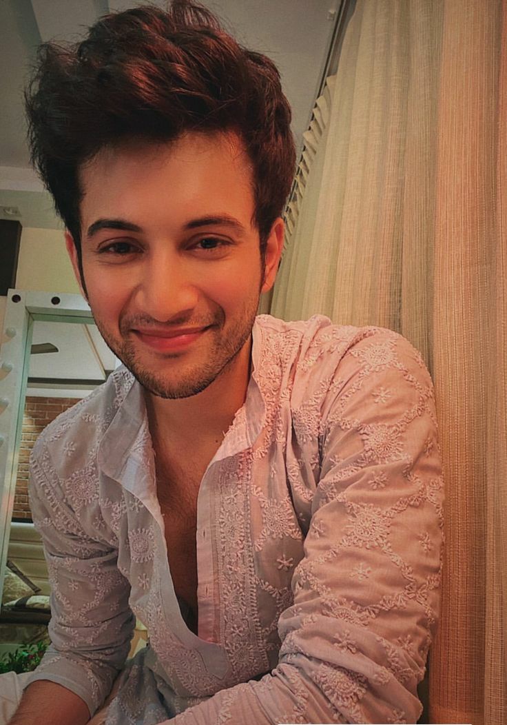 rohitxhappiness's tweet photo. Rohit Saraf didn't grew 5'9 inches tall for someone to say that they can't stand him!😩💘 https://t.co/mdSLf5PfXR