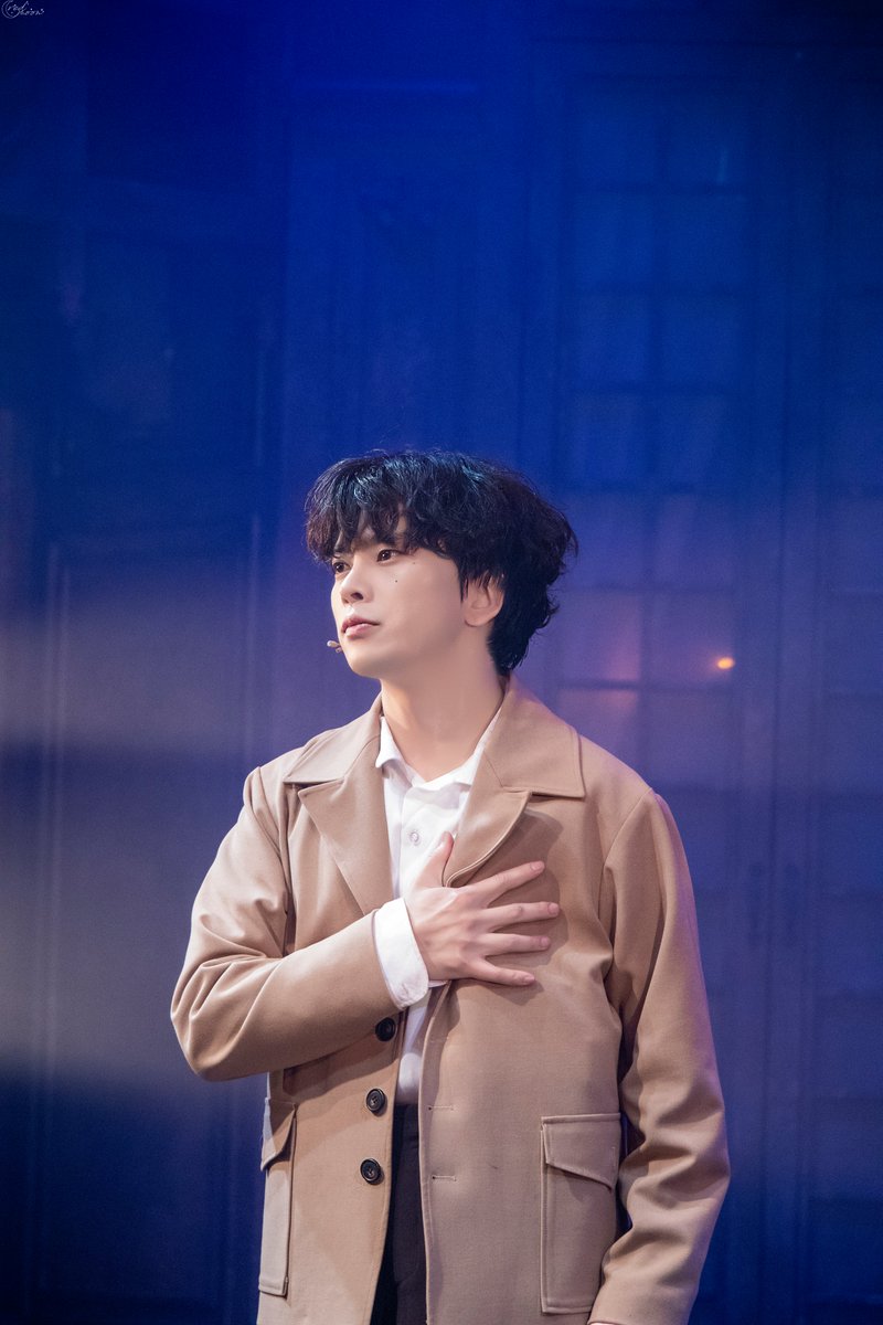 redmoon_pics's tweet photo. 210522 뮤지컬 라 레볼뤼시옹 낮공

홍규 役 최석진 배우님

개혁의 바람은 이미 불기 시작했어
아래로부터 뿌리로부터 https://t.co/PefMQ3m5tI