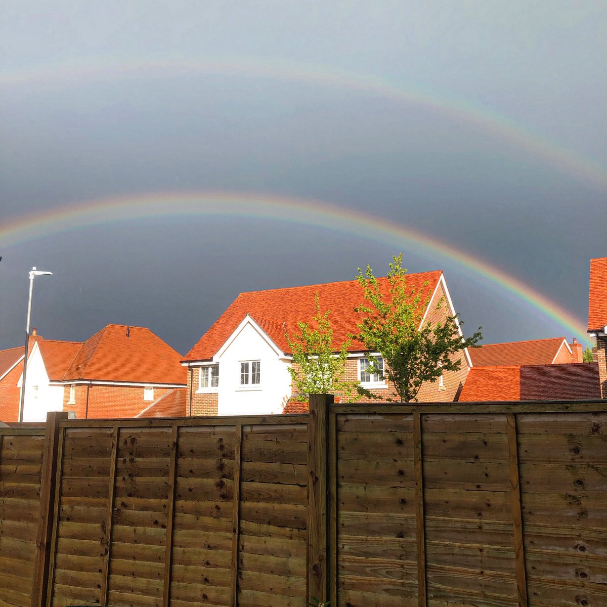 Miles_gkeeper's tweet photo. Did anyone else see the double rainbow 🌈??!!! Trying to relax and have a 🍻 beer but it keeps raining!! 🌧 #beerproblems #rainbow #lucky #bestwifey #rain https://t.co/mBqLs0dVb6