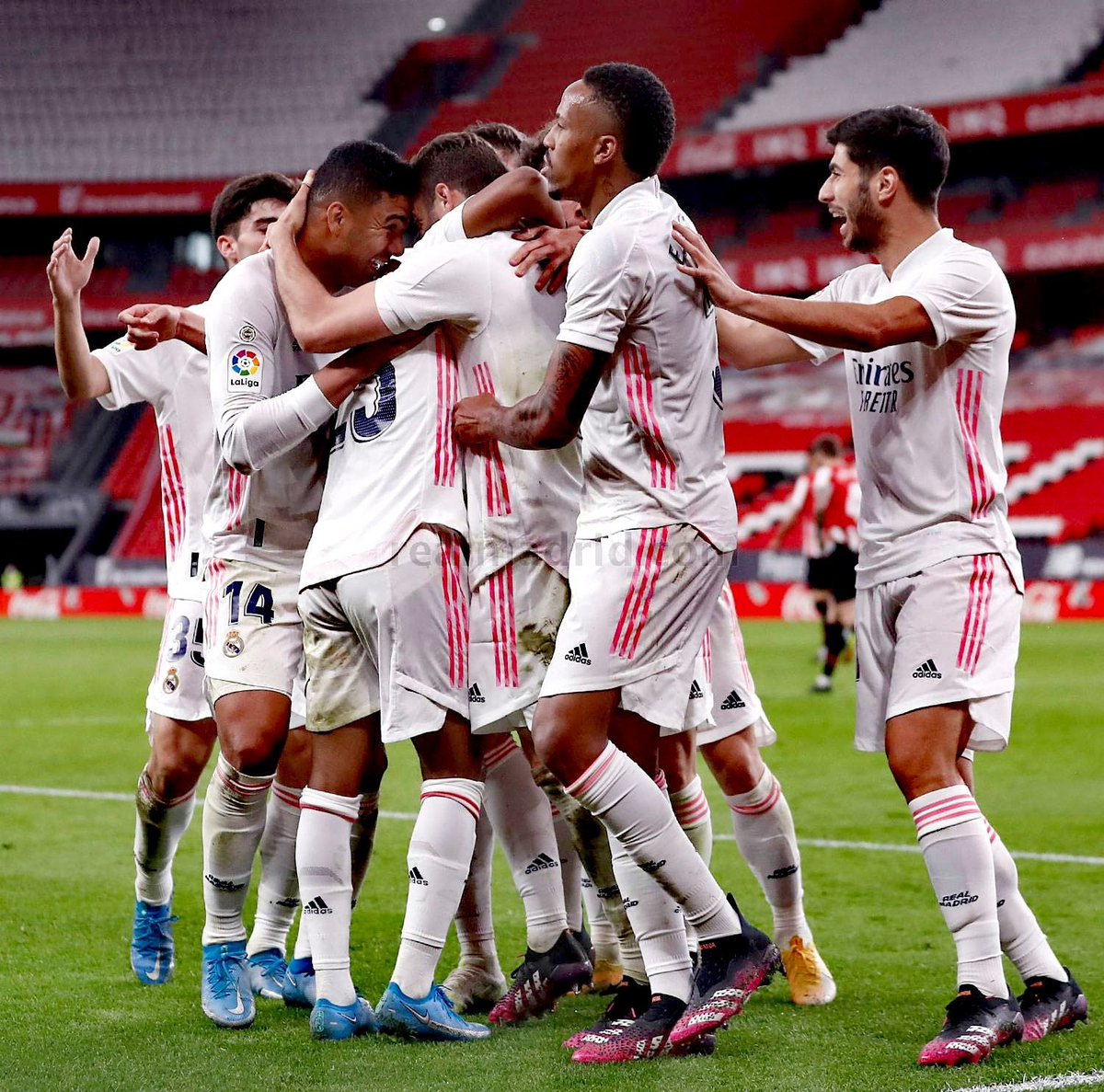 Madridismoreal's tweet photo. Nada que reprochar a estos jugadores. Lo han dado todo con una temporada llena de lesiones y escándalos arbitrales. 

ORGULLOSO DE VOSOTROS 🤍 https://t.co/wv7T1h3lQx