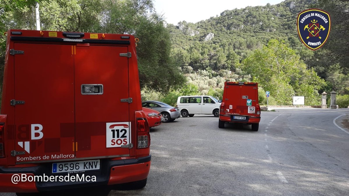 BombersdeMca's tweet photo. Rescat al Torrent de Pareis a l'altura del Entreforc. Home de 50 anys amb  possible fractura de clavícula, esquinç al turmell i un tall a la cara. 
Primers auxilis del #GrupdeRescatdeMuntanya i trasllat amb l'hecilòpter de @guardiacivil. https://t.co/H6OCI4SXiS