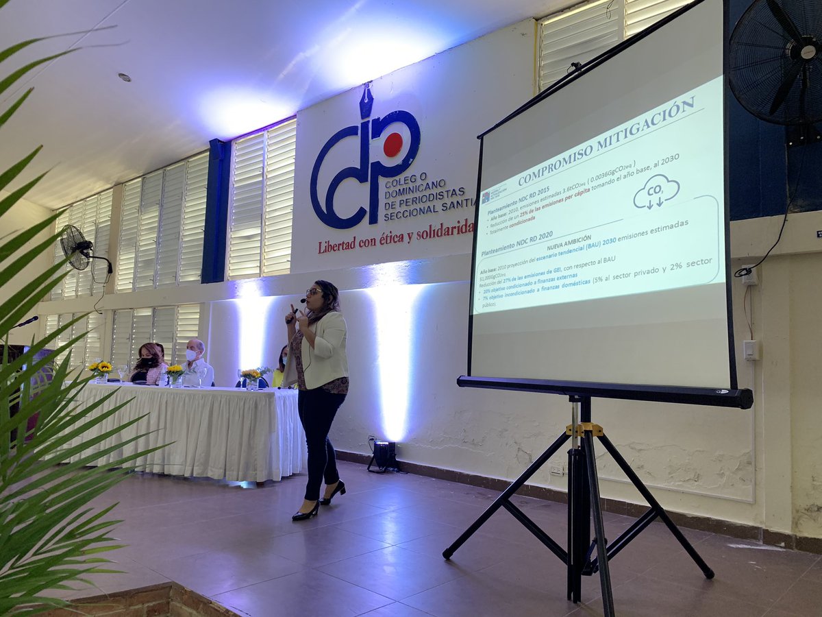 CambioClimaRD's tweet photo. Hoy, realizamos el taller “Los medios y la NDC RD-2020: EL EJERCICIO ES INFORMAR”, uno de varios encuentros que hemos estado realizando con diferentes actores de la sociedad dominicana para socializar y sensibilizar sobre la actualización y mejora de nuestra NDC. https://t.co/b2xmtrSD6h