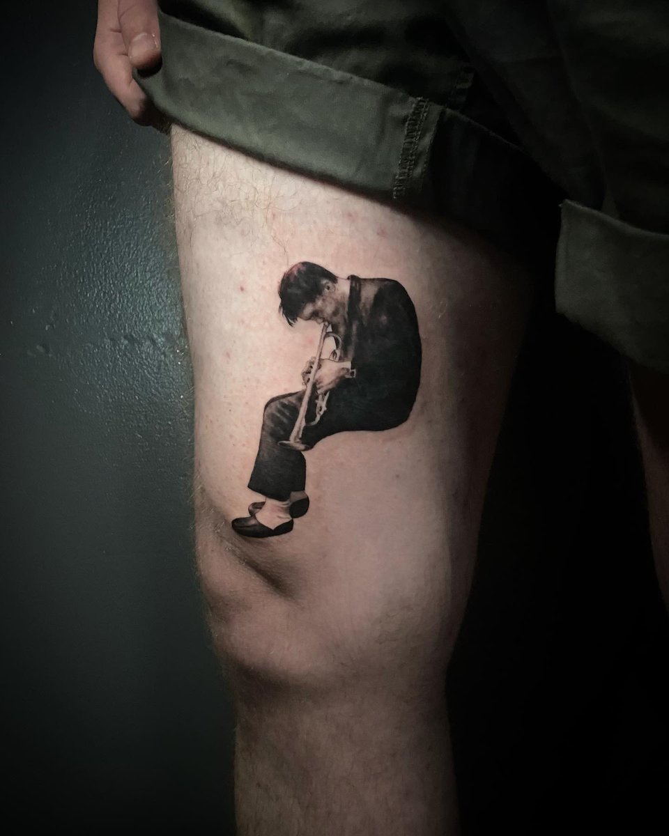 Pride_N_Envy's tweet photo. Do you like micro tattoos? We love them, and this incredible #ChetBaker 🎼 #microportrait #tattoo made by  @ammanyexchange is one of our favorites! 

If you want to get an amazing tattoo like this one, then send her an email at ammanytattoos@gmail.com!

#chetbakertattoo https://t.co/DehAOZqzLM