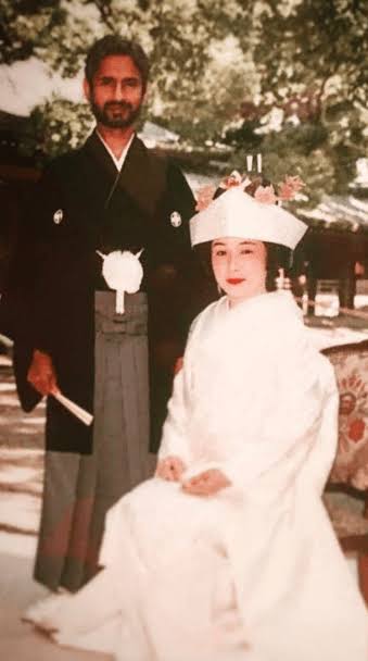 jaya2016maha's tweet image. PTR வெளிநாட்டு பெண்ணை கல்யாணம் பண்ணதால பிரச்சனை பன்றானுங்க. 

சரி இது யாரு தெரியுமா? 
சொல்லுங்கள் பார்ப்போம்