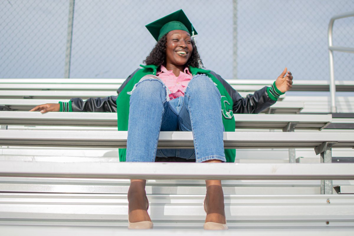 FantaBallo_'s tweet photo. End of an era.... to new beginnings👩🏾‍🎓 #Classof2021 https://t.co/GdaOYzIAI1