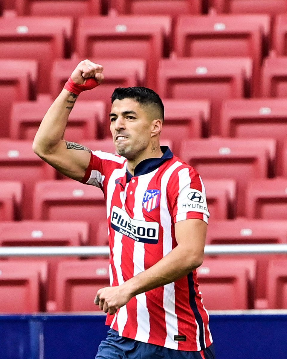 FootyHumour's tweet photo. 2013: David Villa moves from FC Barcelona to Atlético de Madrid for €5M and wins La Liga in the same season.

2020: Luis Suarez moves from FC Barcelona to Atlético de Madrid for €5M and wins La Liga in the same season.

Barca need to stop selling strikers to Atletico. 😂😭😂 https://t.co/2cEffJEMF0