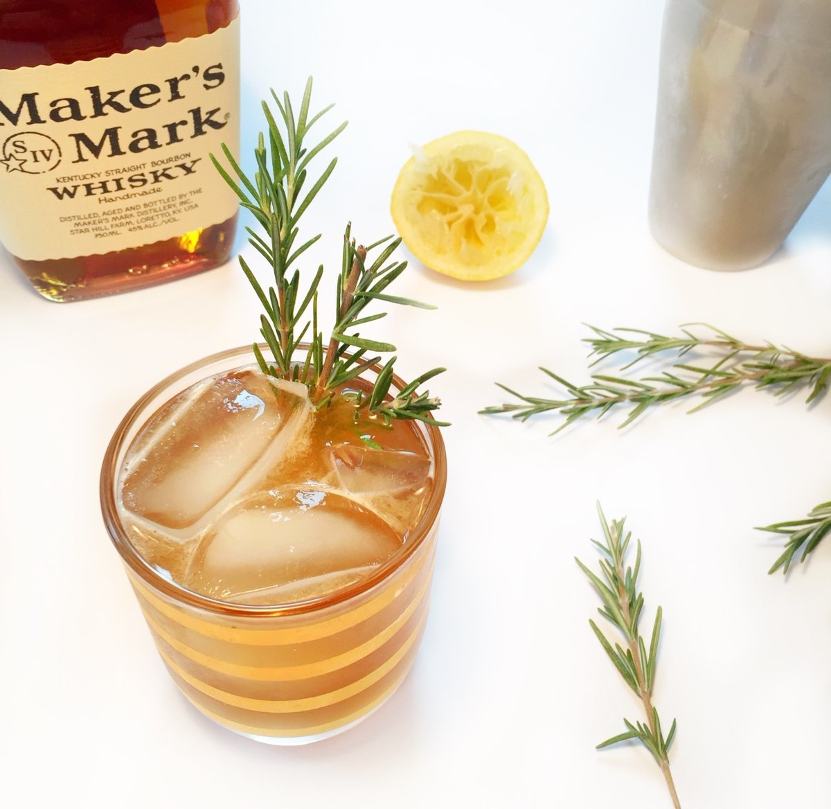 cutoutandkeep's tweet photo. 🥃#CocktailRecipe: Maple Rosemary Whiskey Sour by Becky (Sundays With Me) - https://t.co/5RFbi8ZFq7
#cook #cocktail #cocktailrecipe #cocktailmixing #mixology #drinkrecipe #drinkrecipes #drinkmixing #recipe #drink #diydrink #drinkmaking #drinks https://t.co/m4ERexoqeq
