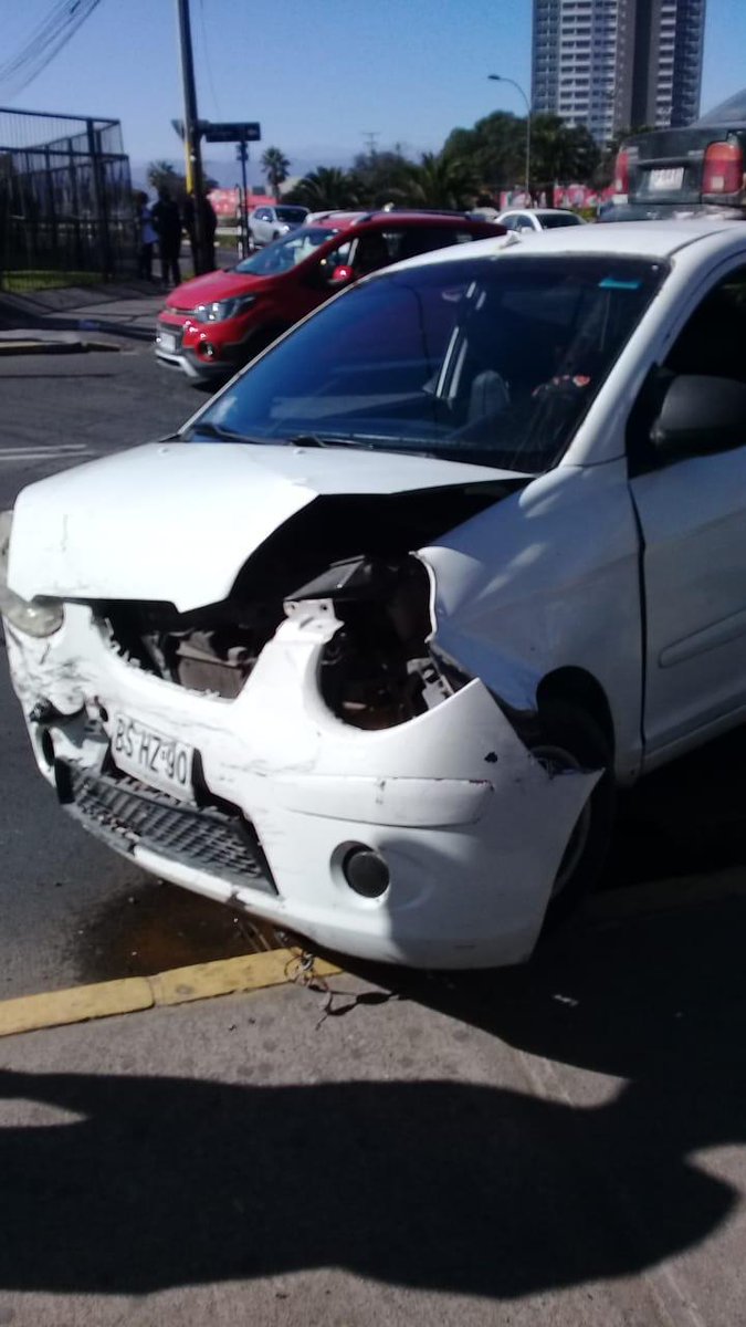montecarlocl's tweet photo. 🔴 Accidente vehicular en Avenida Alessandri con Dario Salas, #Coquimbo.
📸 Créditos: Grupo de Emergencias. https://t.co/vyKoBBMNBZ