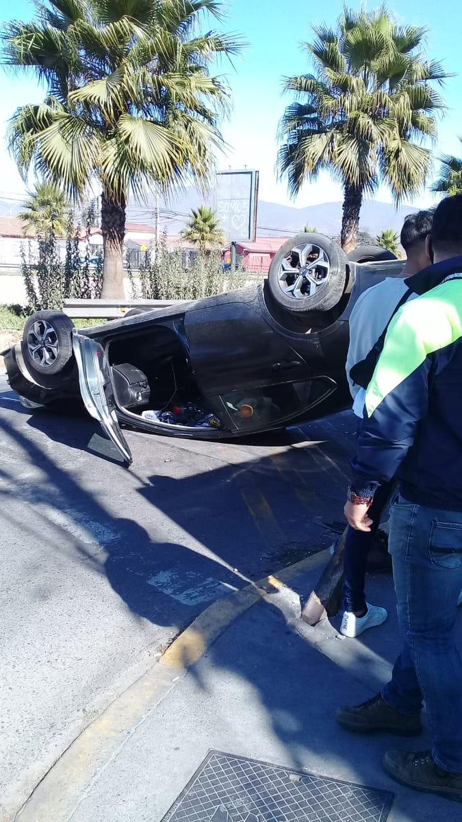 montecarlocl's tweet photo. 🔴 Accidente vehicular en Avenida Alessandri con Dario Salas, #Coquimbo.
📸 Créditos: Grupo de Emergencias. https://t.co/vyKoBBMNBZ