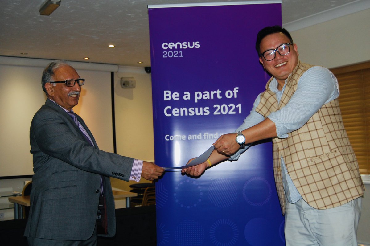 Mayor of Rushmoor, Charles Choudhary, awarding certificates to Rushmoor community heroes who have enabled people in all #communities in #Rushmoor to take part in the #Census 2021. 
#aldershot #farnborough