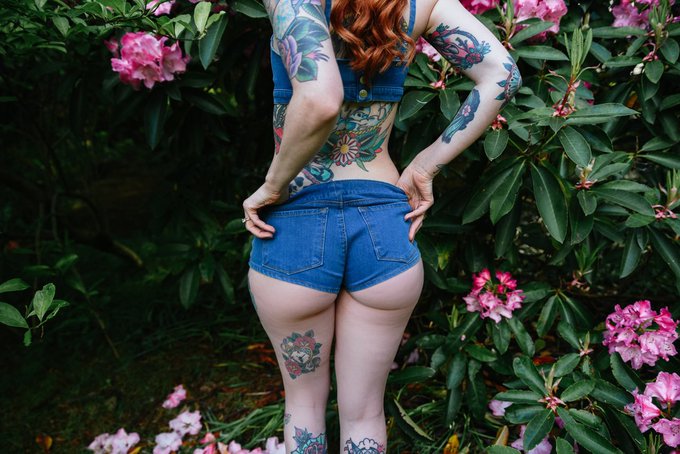 Dimples are cute in bum cheeks  🌸🌸🌸 https://t.co/fp5AY3bhyf