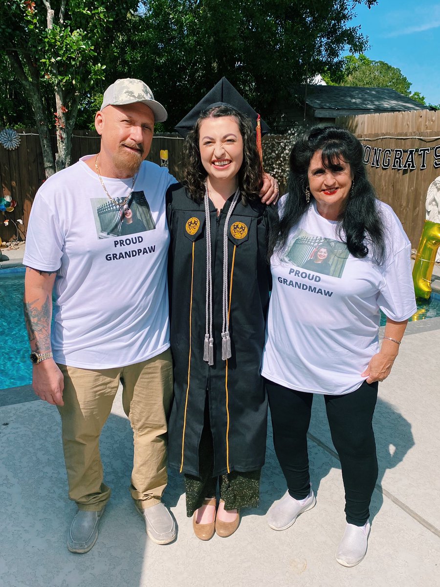 ShelbiCopain's tweet photo. You are looking at a first generation college graduate. Words really can’t express how happy I am to finally celebrate this achievement!
⠀
Now, let’s get through grad school. ⠀
⠀
🎓🍾⚜️⠀
• • •  ⠀
#FirstGen #LoyolaGrad #Graduate #IDidIt #FutureMaster #MarketingAndComm https://t.co/NCqOeA8WDx