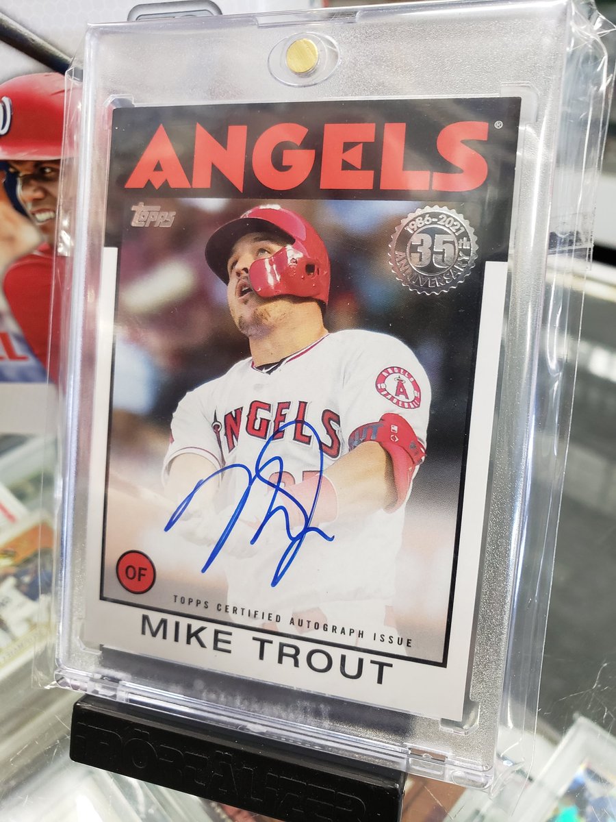surfcitycards's tweet photo. Saturday starts out with a BIG FISH!! Lucky customer pulls a MIKE TROUT Auto from 2021 Topps Hobby Jumbo pack #miketroutmvp #toppsauto #laangels https://t.co/lfydmQT8Th