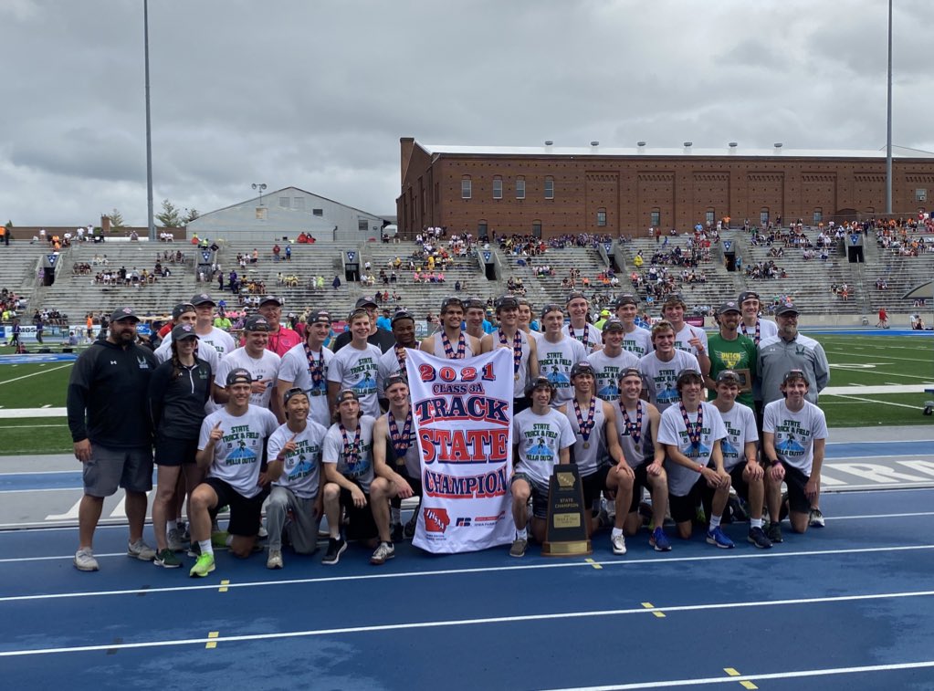 The 2021 Class 3A #iahstrk team champions: The Pella Dutch! Fourth team championship and clinched with a clutch 4x400 win. 
🏆 iahsaa.org/track-field/st…