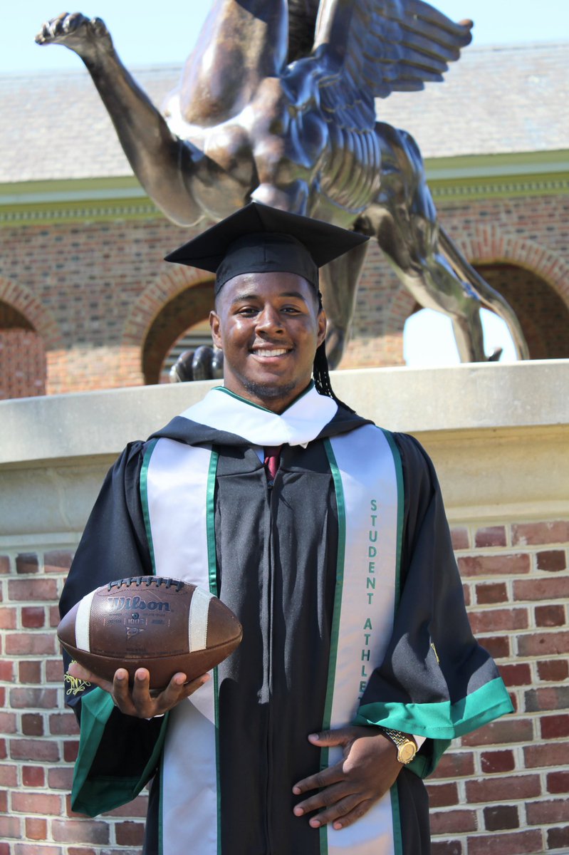 tov2323's tweet photo. The Wright-Owens-Vances are so proud and honored to celebrate you @OwenWright_23 ❣️ Congratulations &amp; Conquer! Love you! #wmGrad https://t.co/vrBZRWiDi4