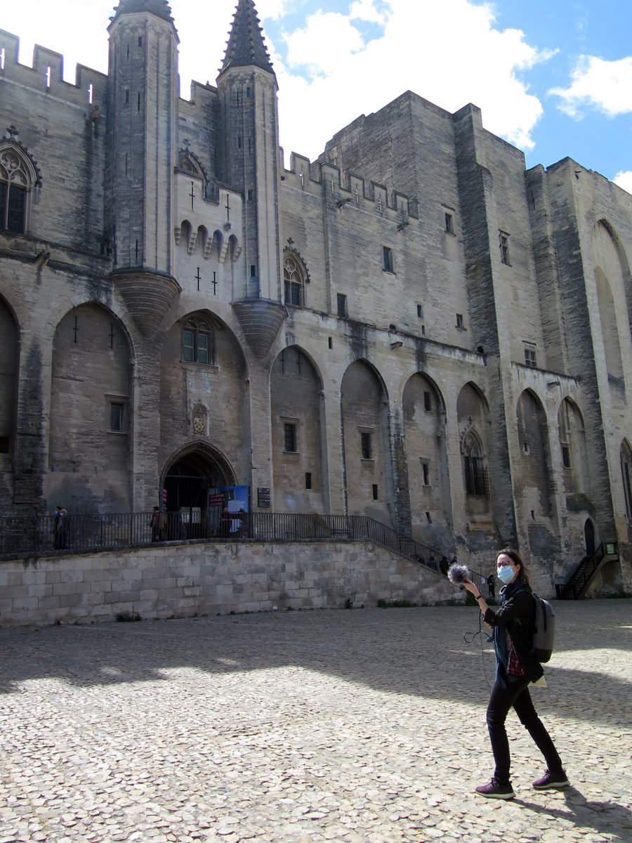 PMedievistes's tweet photo. 🏰 La semaine dernière j'étais à Avignon pour un enregistrement d'un épisode du format #HorsLesMurs !

J'ai eu la chance de rencontrer des personnes passionnantes qui m'ont raconté plein de choses très intéressantes sur le Palais des Papes.

L'épisode sortira en juillet 2021 ! https://t.co/jKr87TrGSJ