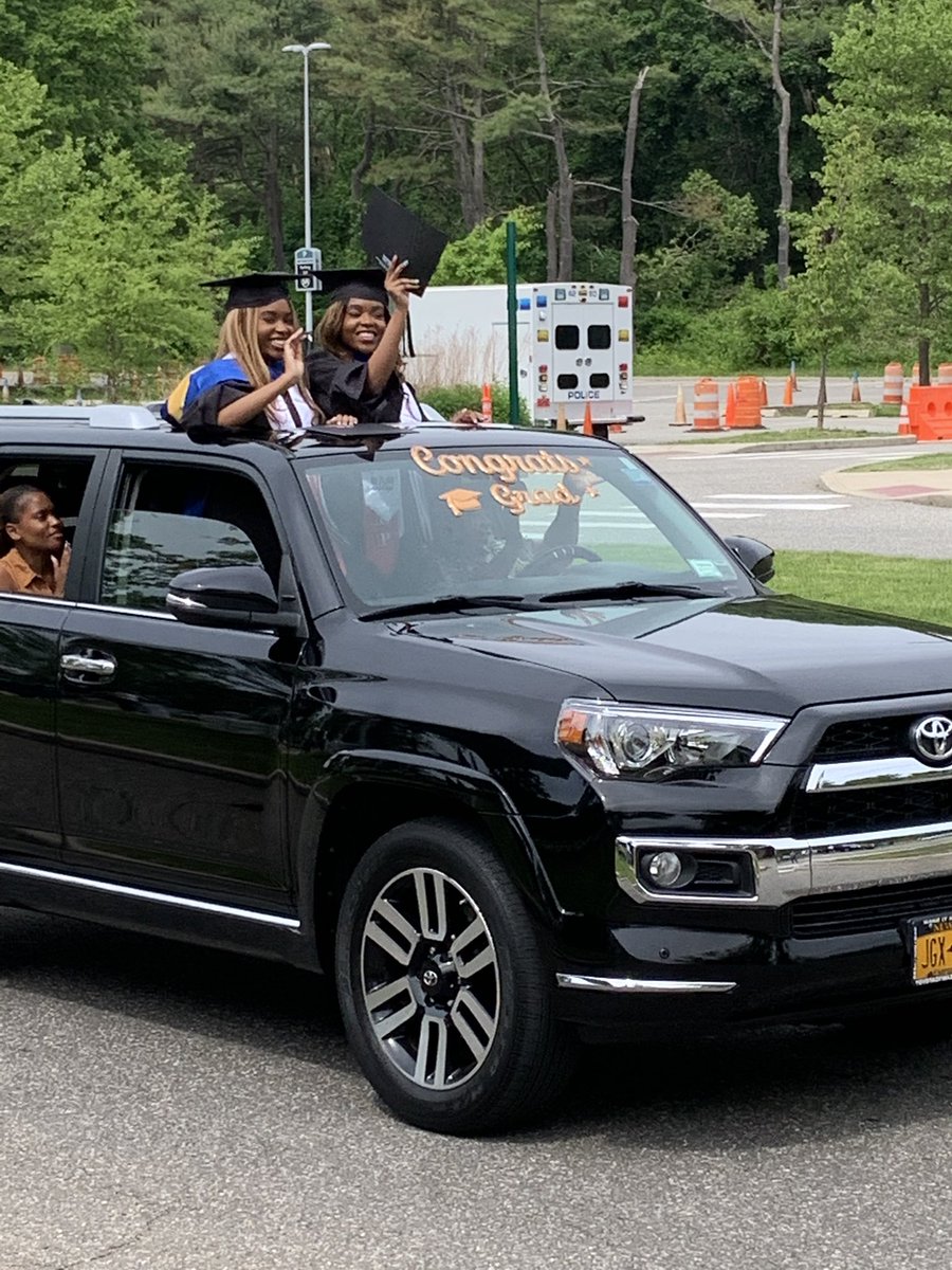 jimmalatras's tweet image. Today’s commencement (or car-mencement) at @FarmingdaleSC was a blast. The graduates and families brought the energy. Great job by President @FSCPresident and the entire Farmingdale team!
