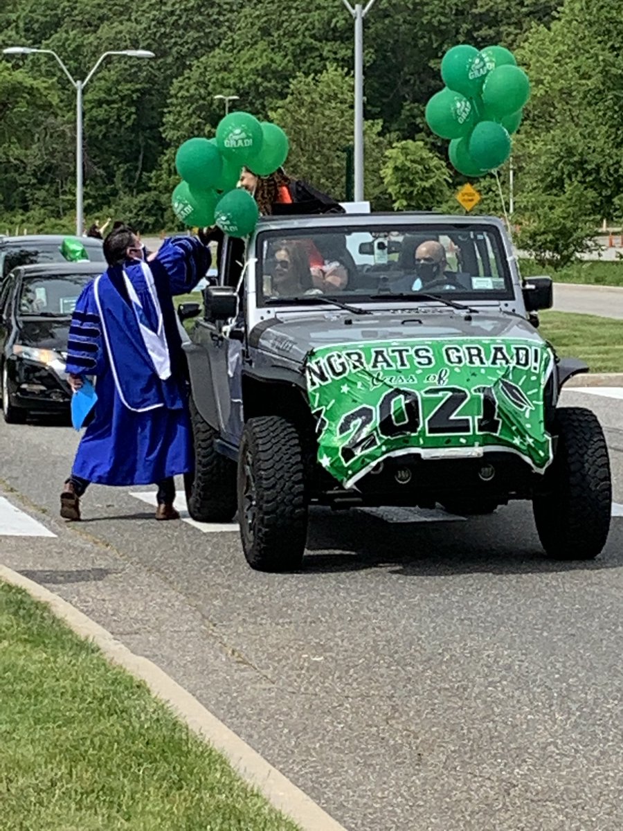 jimmalatras's tweet image. Today’s commencement (or car-mencement) at @FarmingdaleSC was a blast. The graduates and families brought the energy. Great job by President @FSCPresident and the entire Farmingdale team!