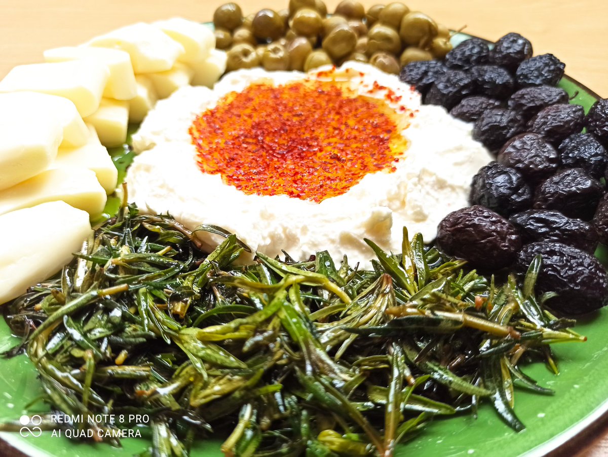 goldorganic_'s tweet photo. 🌿 salamura kekik
🌿 Halhalı yeşil zeytin
🌿 Siyah zeytin
🌿 Zeytinyağı
🌿 Tuzlu yoğurt
🌿 Peynir çeşitleri.
Sipariş 👇
05452028733 https://t.co/PyMXJNOiw2