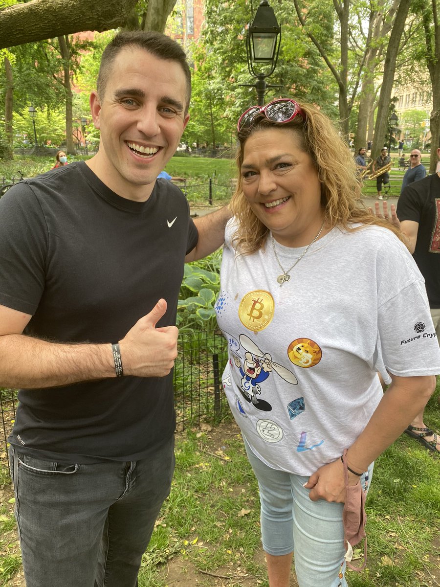 RoeRoeCuts's tweet photo. It was pleasure to meet you and Rushir - would be great if you can visit @Gencspizza before you head back home ! #homeofthe$6pizza @gencs923 @APompliano https://t.co/2XUgLeo9EJ